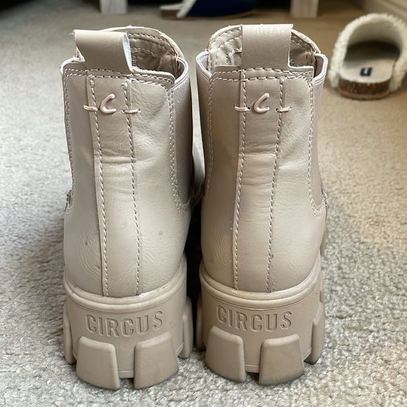 Darielle ankle boot - Picture 3 of 5